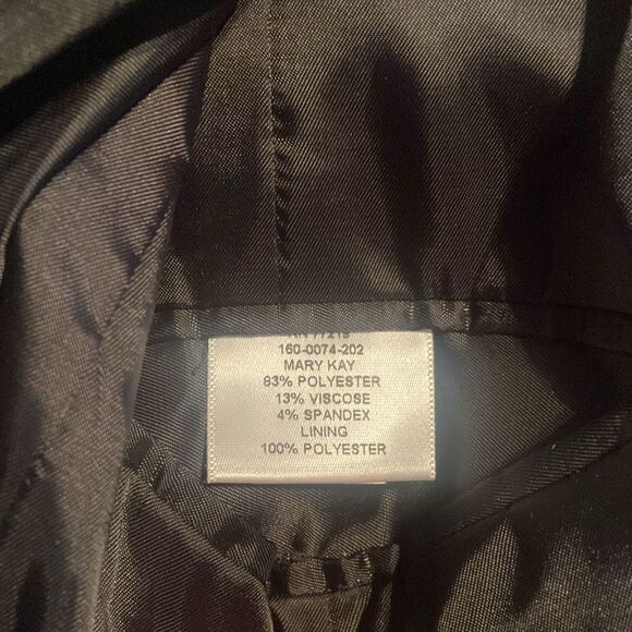 Red blazer exclusively for Mary Kay by twin hill gold hardware size small - Picture 7 of 8